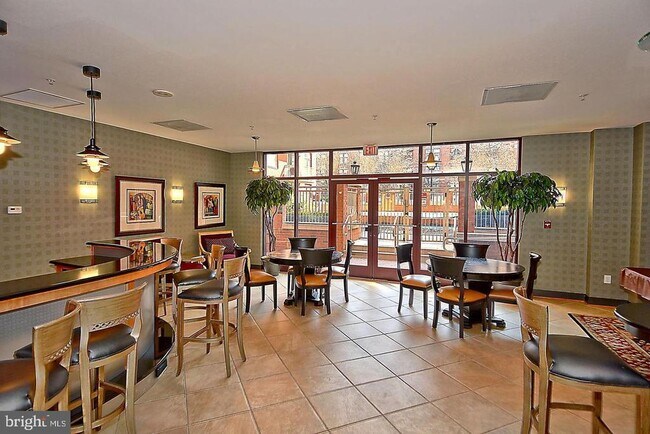 Building Photo - 1220 N Fillmore St