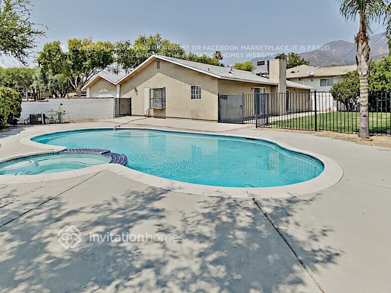 Building Photo - 5405 N Acacia Ave