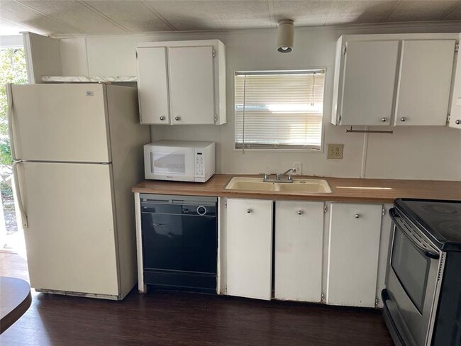 Building Photo - 5301 SW 30th Terrace