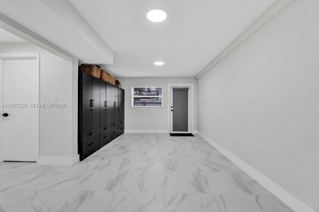 Building Photo - 6470 SW 27th St