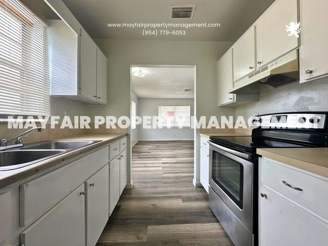 Building Photo - 4523 Gulfstream Rd