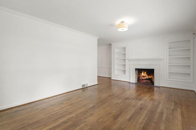 Building Photo - 2151 Radcliffe Dr NW