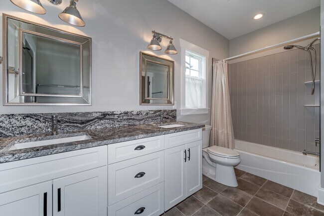 Building Photo - 288 W Main St