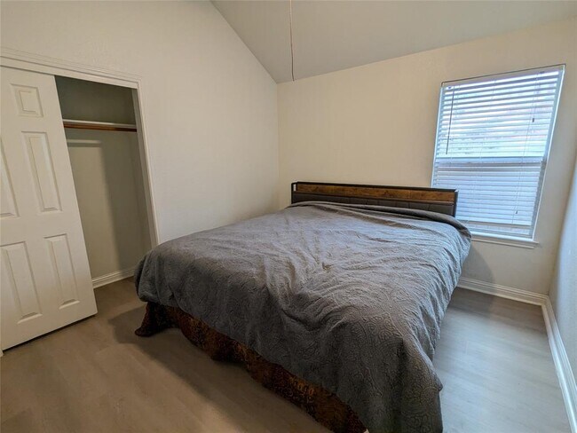 Building Photo - 2008 Petrified Forest Dr