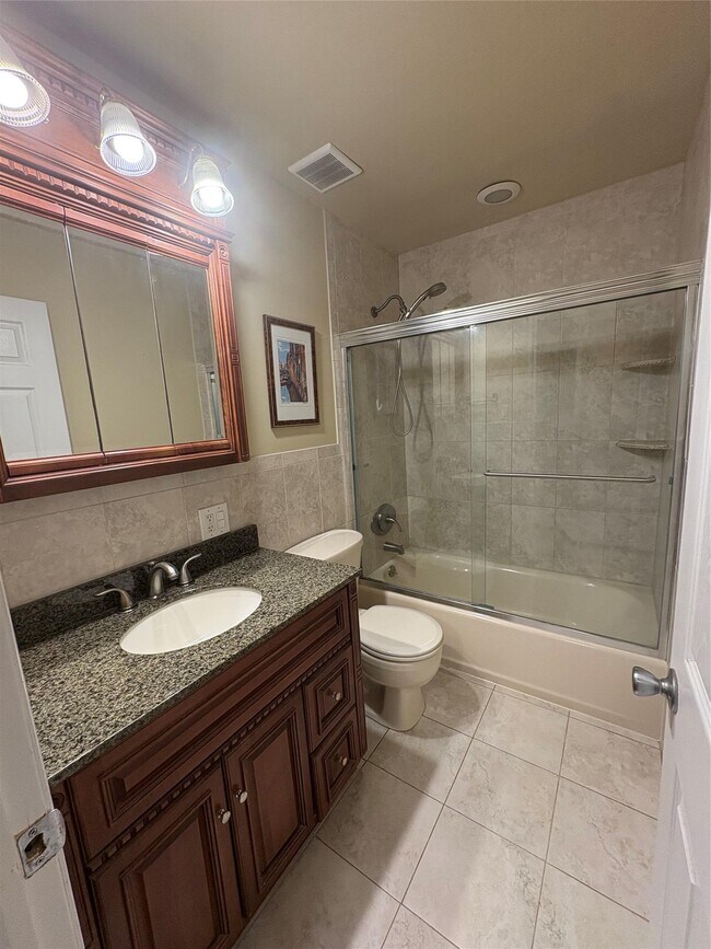 Building Photo - 221 Springmeadow Dr