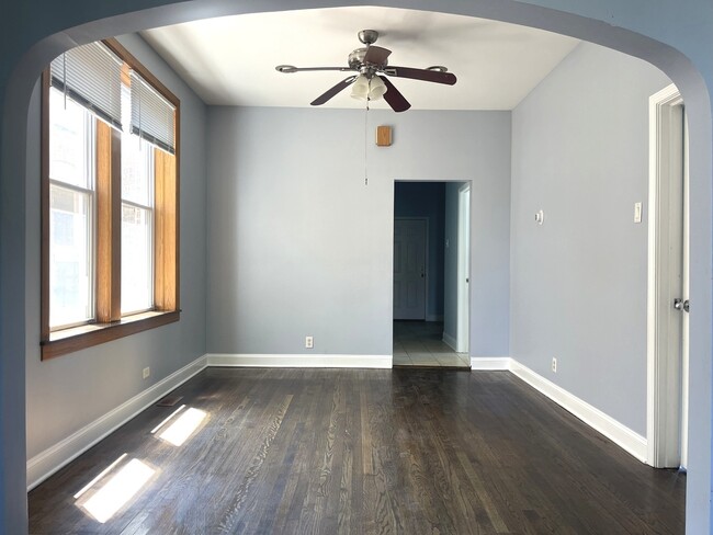 Building Photo - 546 N St Louis Ave