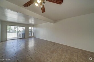 Building Photo - MOVE IN SPECIAL 2/2 Ground Floor Condo in ...