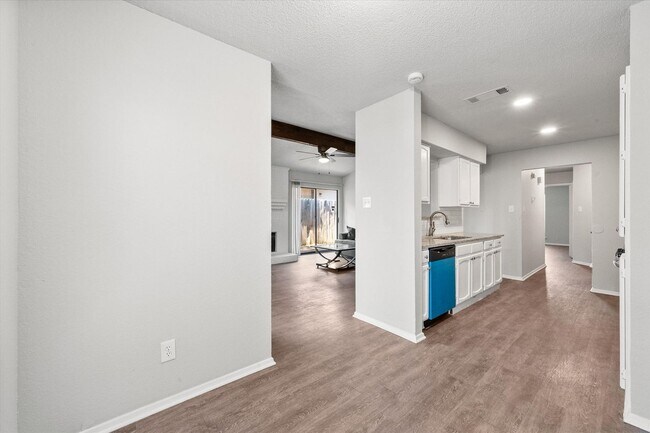 Building Photo - Affordable South Fort Worth Half Duplex