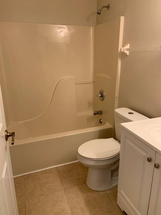 Building Photo - 38 A Lindsay Drive