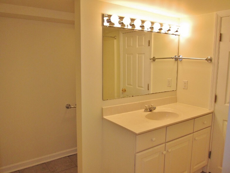Bathroom - 1016 Bingham St