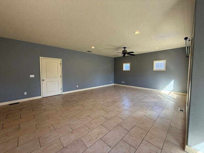 Building Photo - 4 Bedroom Home For Rent In The Dalles