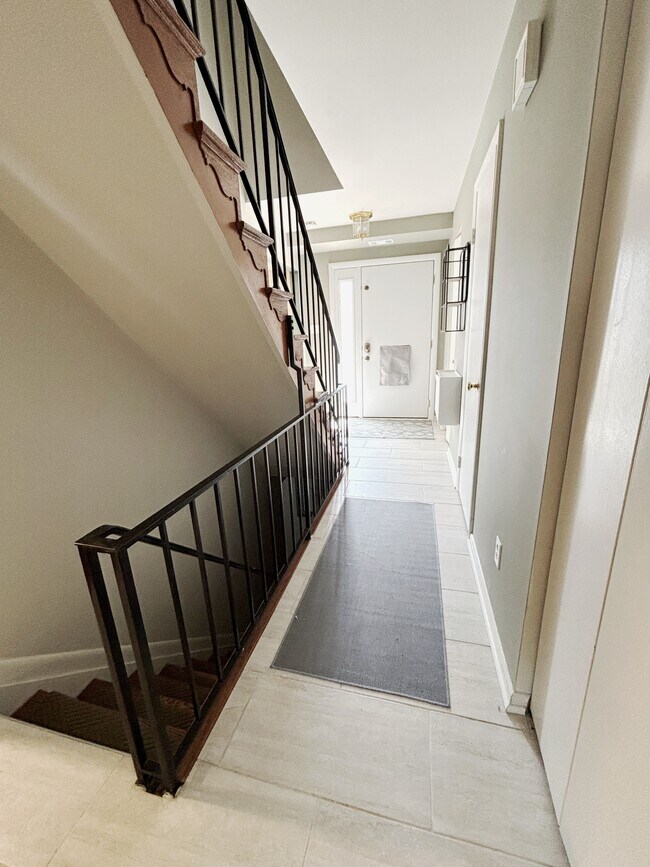 Building Photo - 5107 Cliffhaven Dr