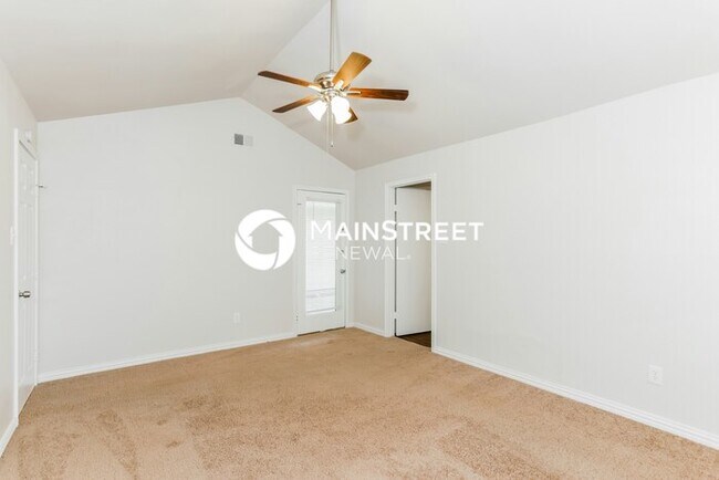 Building Photo - 3 Bedroom Pet-Friendly Home in Lewisville, TX with Main Street Renewal