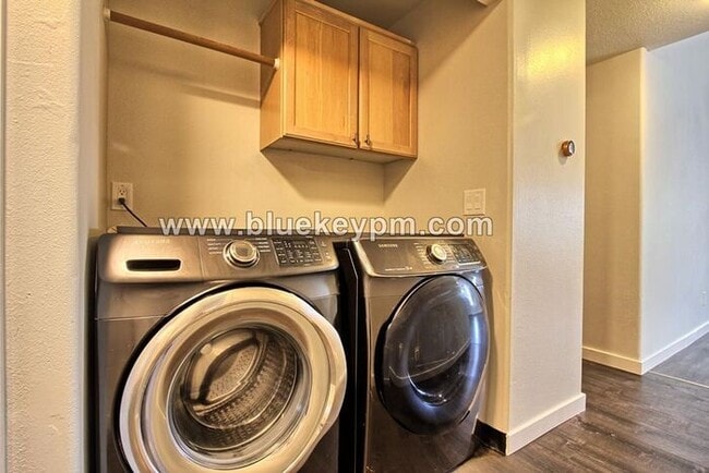 Building Photo - 3 Bed, 2 Baths Home in North Image Neighborhood with Large Yard