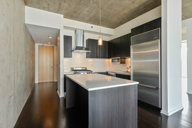 Building Photo - 600 N Fairbanks Ct