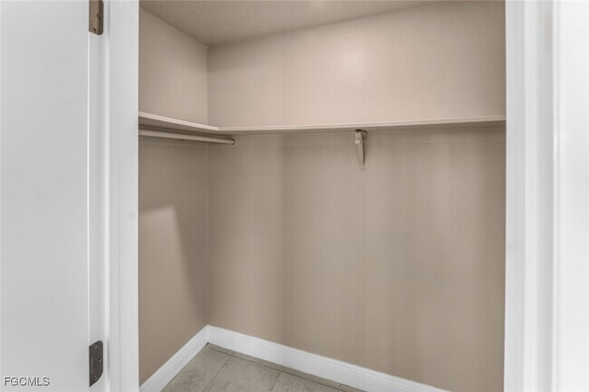 Building Photo - 2935 SE 15th Pl