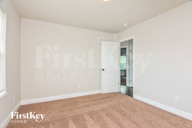 Building Photo - 1811 Barclay Trail Dr