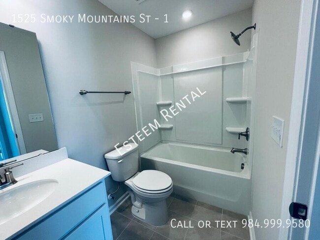 Building Photo - 1525 Smoky Mountains St