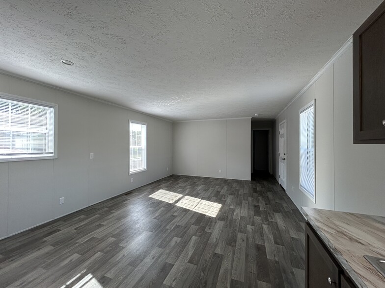 Building Photo - 29 S Hill Dr