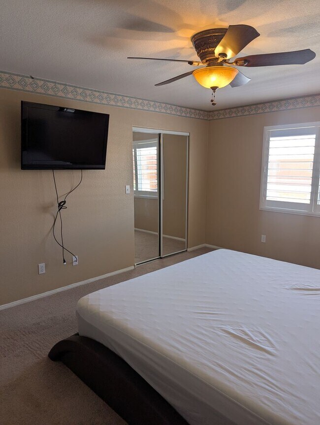 Building Photo - Furnished Condo at the Falls!