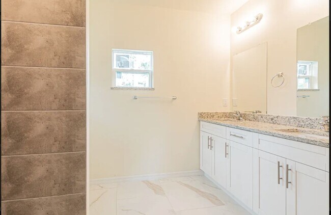 Building Photo - Great Location in Lake Placid-Large Three ...