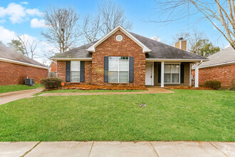 Building Photo - Lovely 3 Bedroom