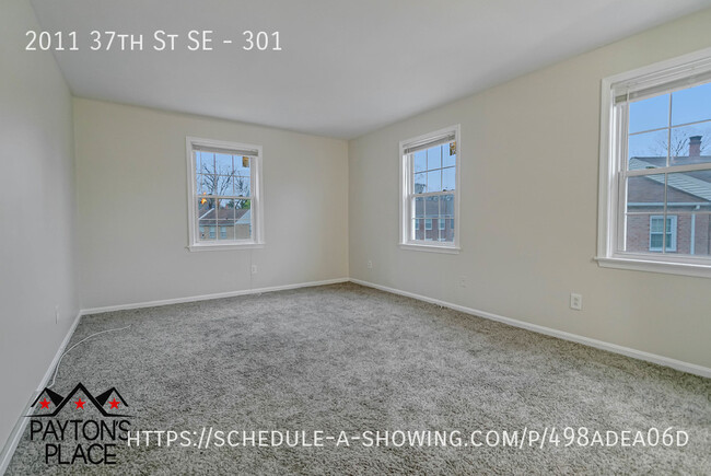 Building Photo - Spacious condo unit in well kept building.