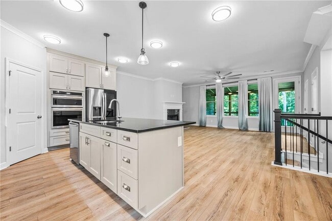 Building Photo - 421 Retreat Ln