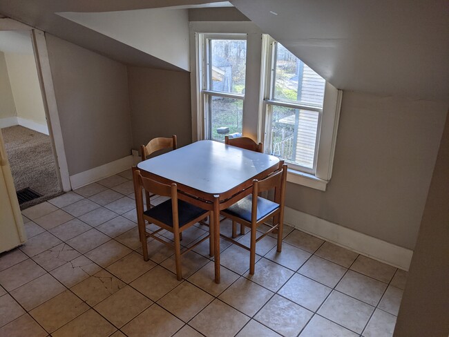 dining area in kitchen - 426 Elm St