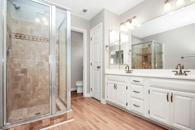 Building Photo - Well Maintained 4BD/2.5BA Home in the Cheshunt Community!