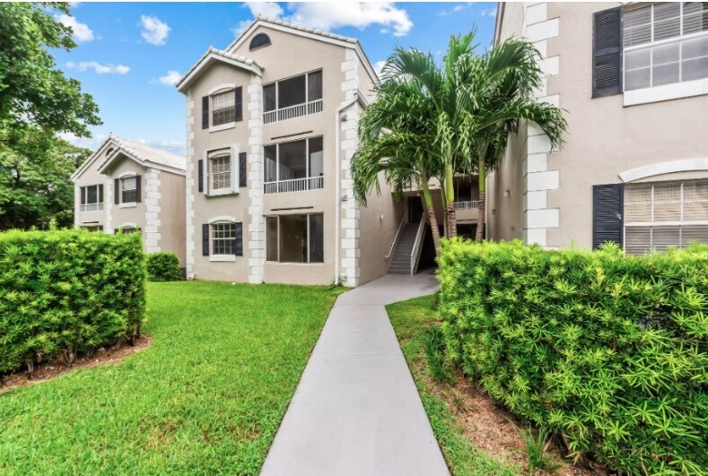 Building Photo - 2851 N Oakland Forest Dr