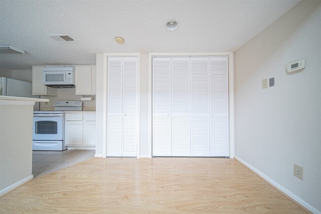 Building Photo - 2300 Old Spanish Trl