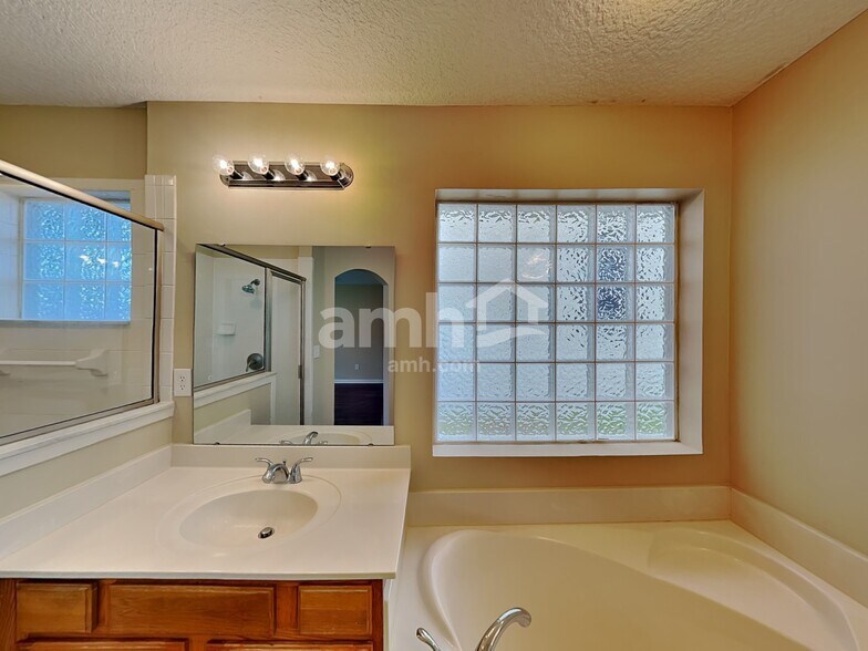 Building Photo - 9177 Prosperity Lake Dr