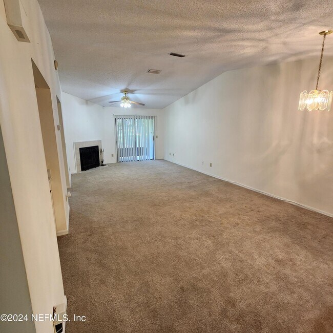 Building Photo - 7623 Baymeadows Cir W