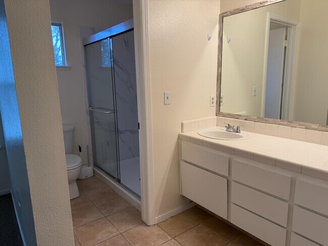 Building Photo - 2134 E Pinedale Ave