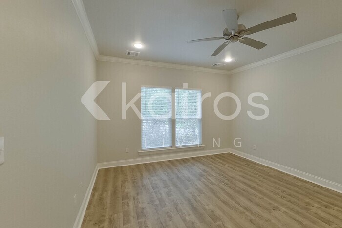 Building Photo - 6536 Roux Dr