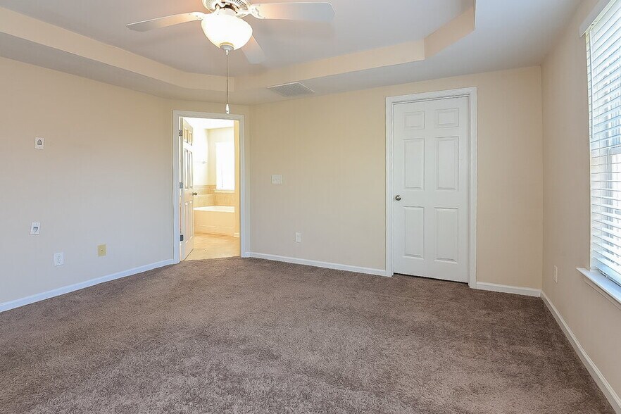 Building Photo - 110 Cessna Dr