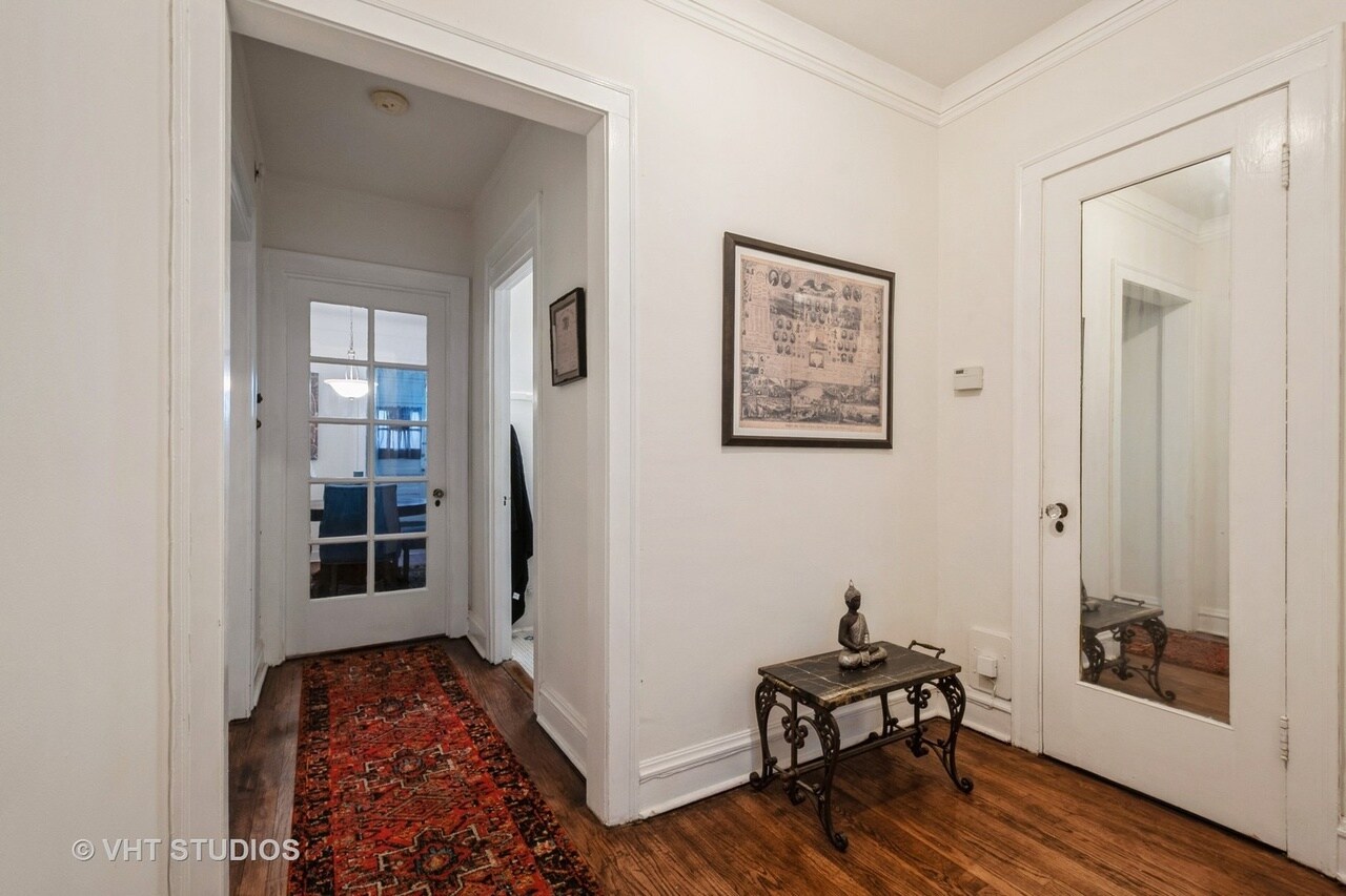 Hallway - 6335 N Claremont Ave