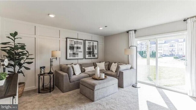 Building Photo - 273 Macoun Way