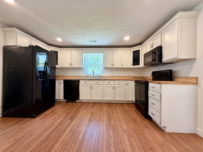 Building Photo - 14023 Mt Tabor Rd