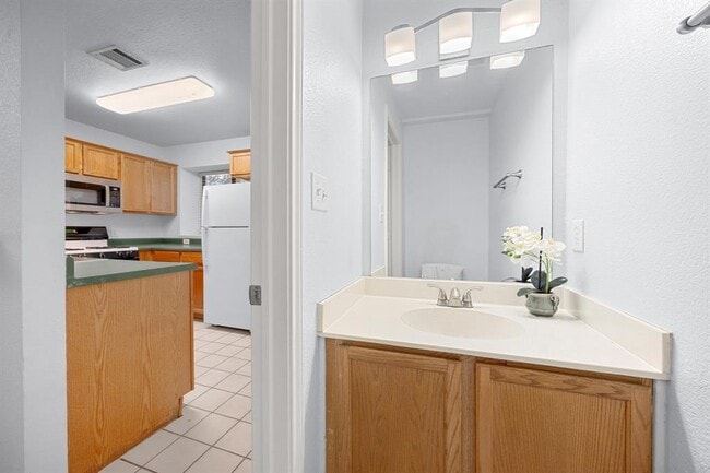 Building Photo - 11901 Swearingen Dr