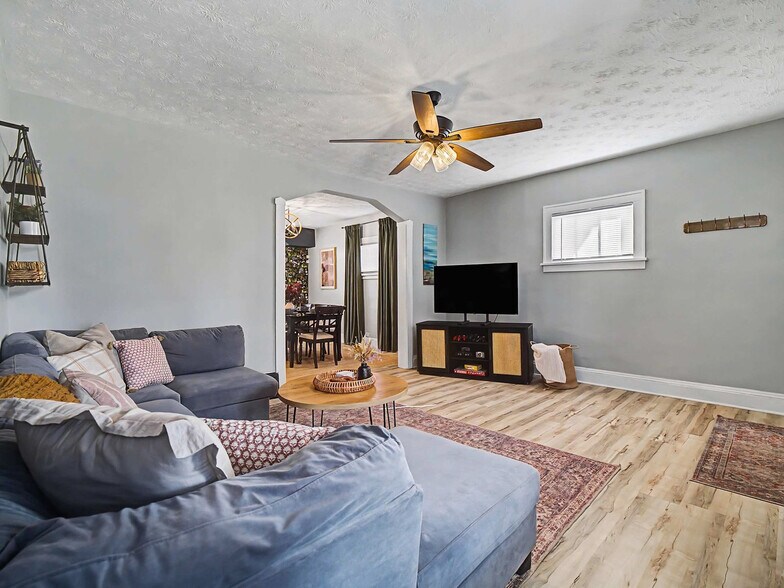 Building Photo - 3457 W 128th St