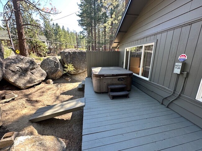 Building Photo - Lovely multi level home available now for ...