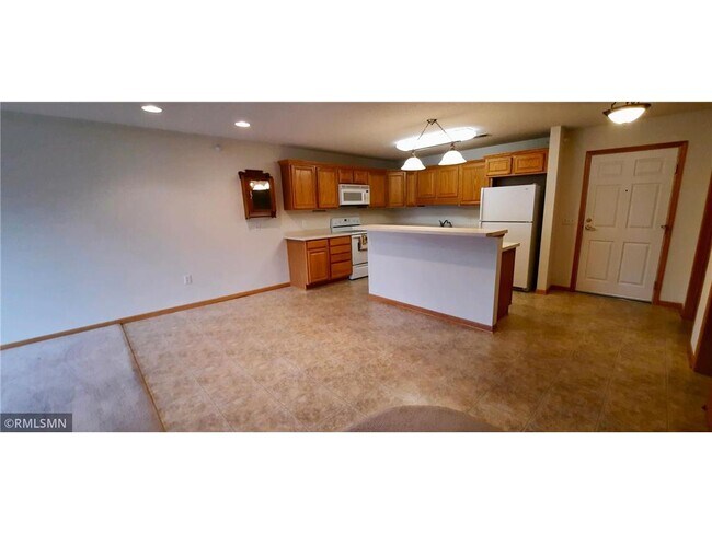 Building Photo - 15631 Linnet St NW