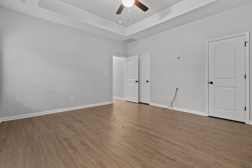 Building Photo - 6471 Chamblee Dr