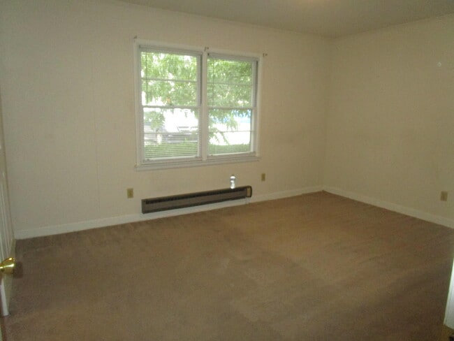 Building Photo - 211 W Hampton Ave
