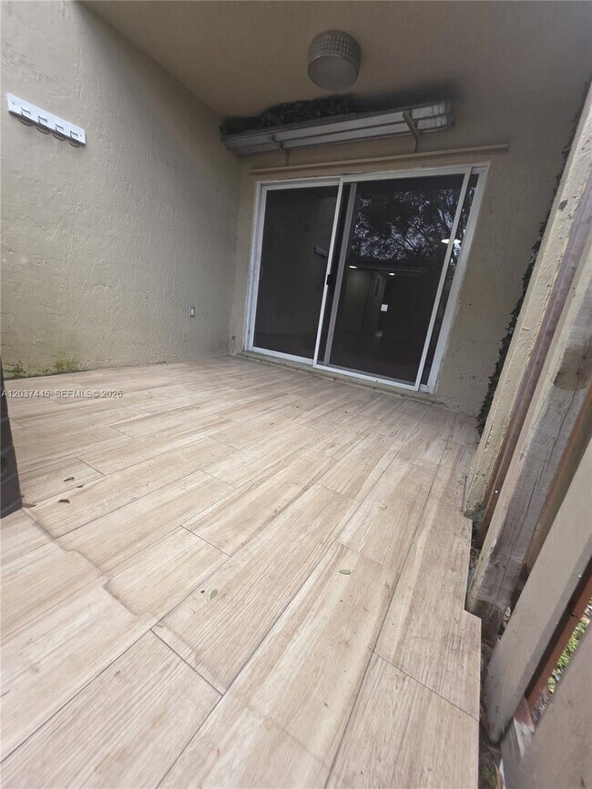 Building Photo - 15711 SW 137th Ave