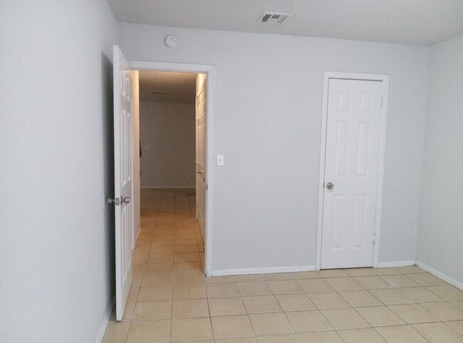 Building Photo - Welcoming 2-Bedroom Home in a Quiet Northe...