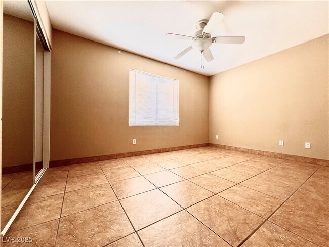 Building Photo - 722 Wolf Point St