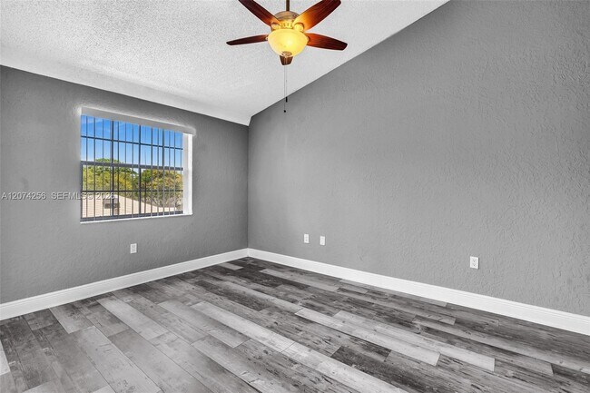 Building Photo - 2803 N Oakland Forest Dr